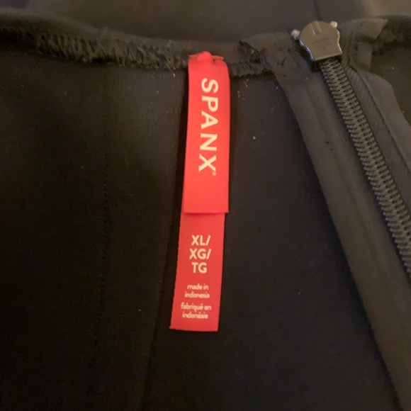 NWT! Spanx The Perfect Funnel Top in classic black. Size XL. New with tags. - Picture 4 of 6